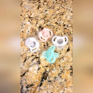 EUC 4 Tommee Tippee Ultra Light Silicone Baby Pacifier Binky Set